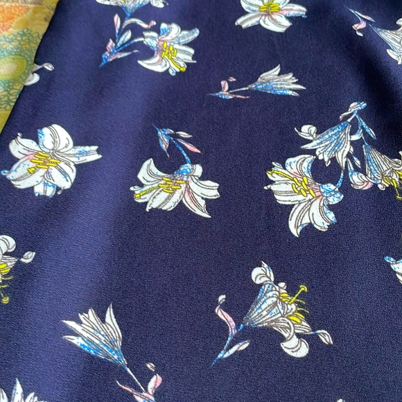 Belle Vere Sleeveless Floral Tank - Picture 4 of 6